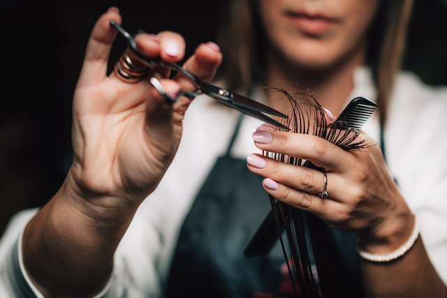 Mitarbeiterin im Friseursalon